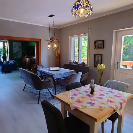 Extravagante Luxuswohnung Mit Viel Privatsphaere Niederdorla